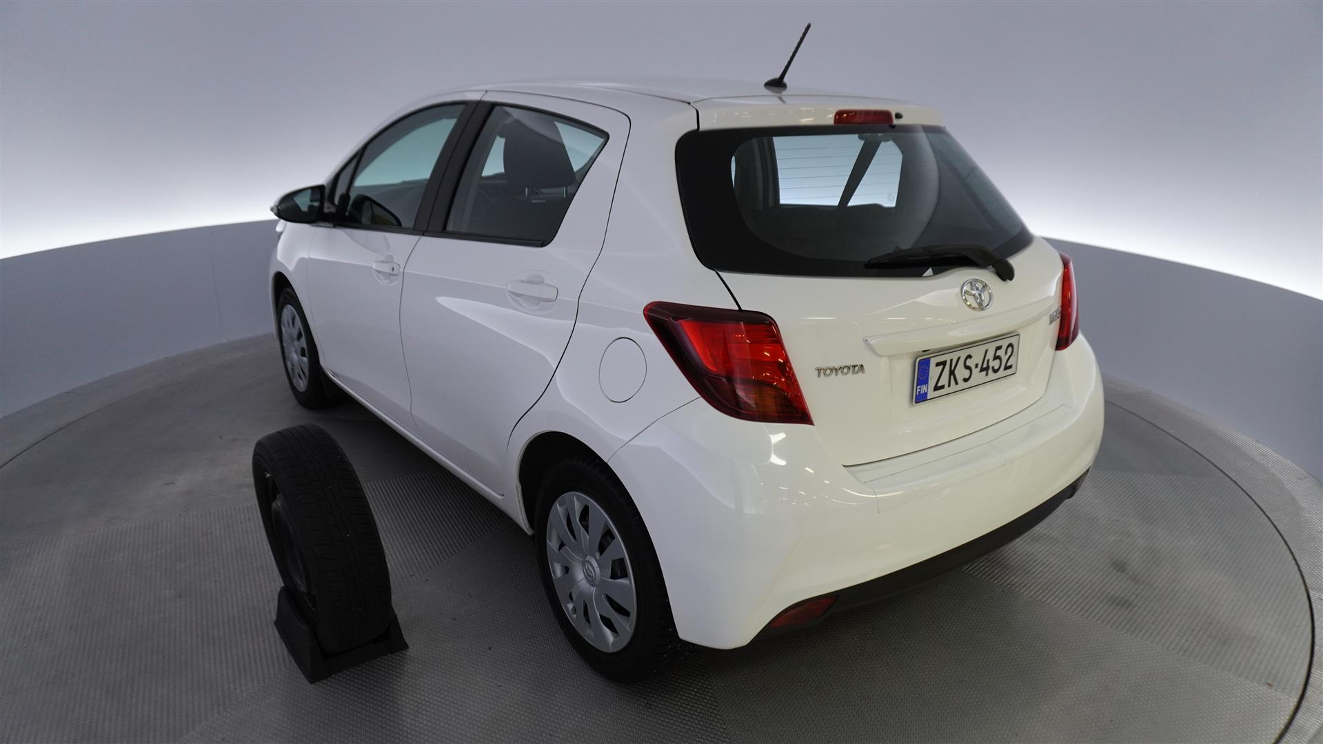 TOYOTA Yaris 2016