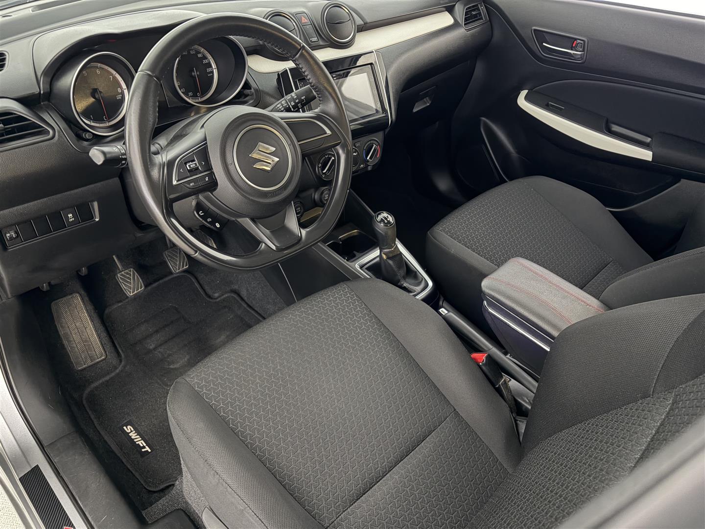 SUZUKI Swift 2017