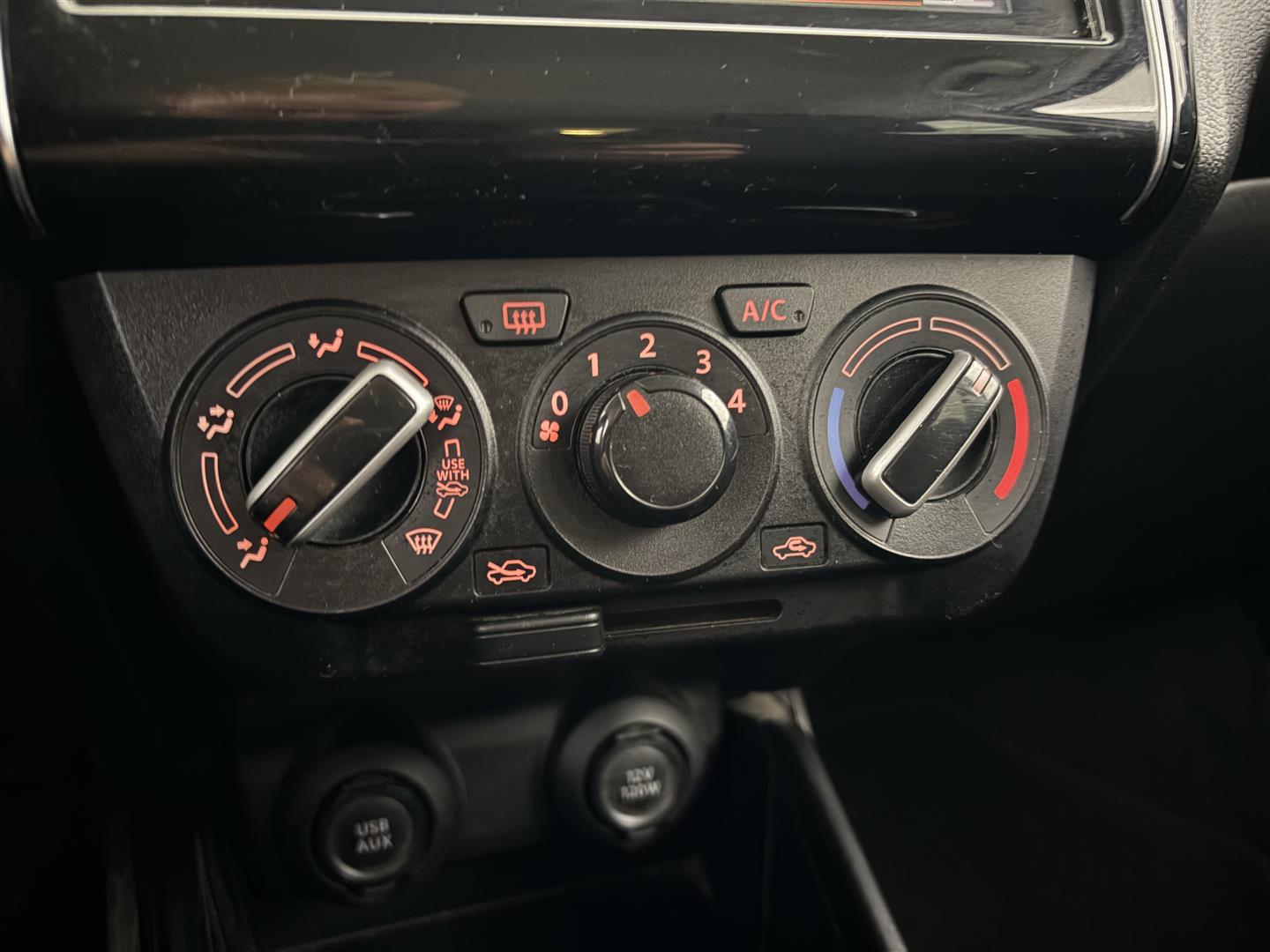 SUZUKI Swift 2017