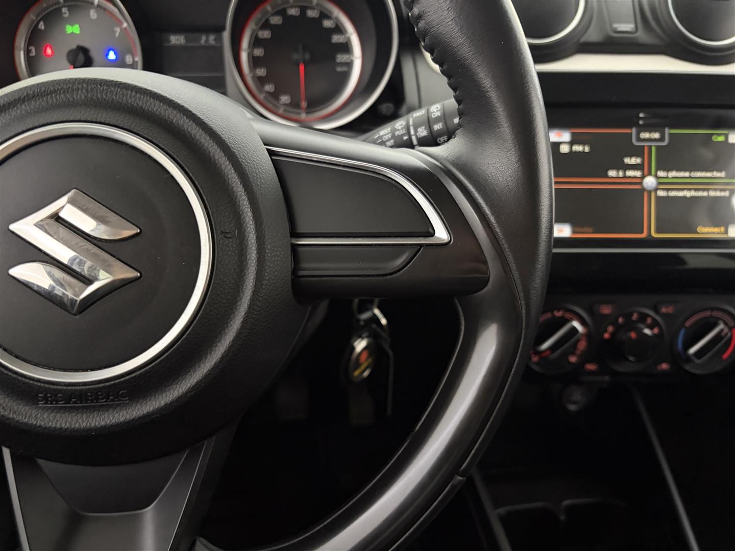 SUZUKI Swift 2017