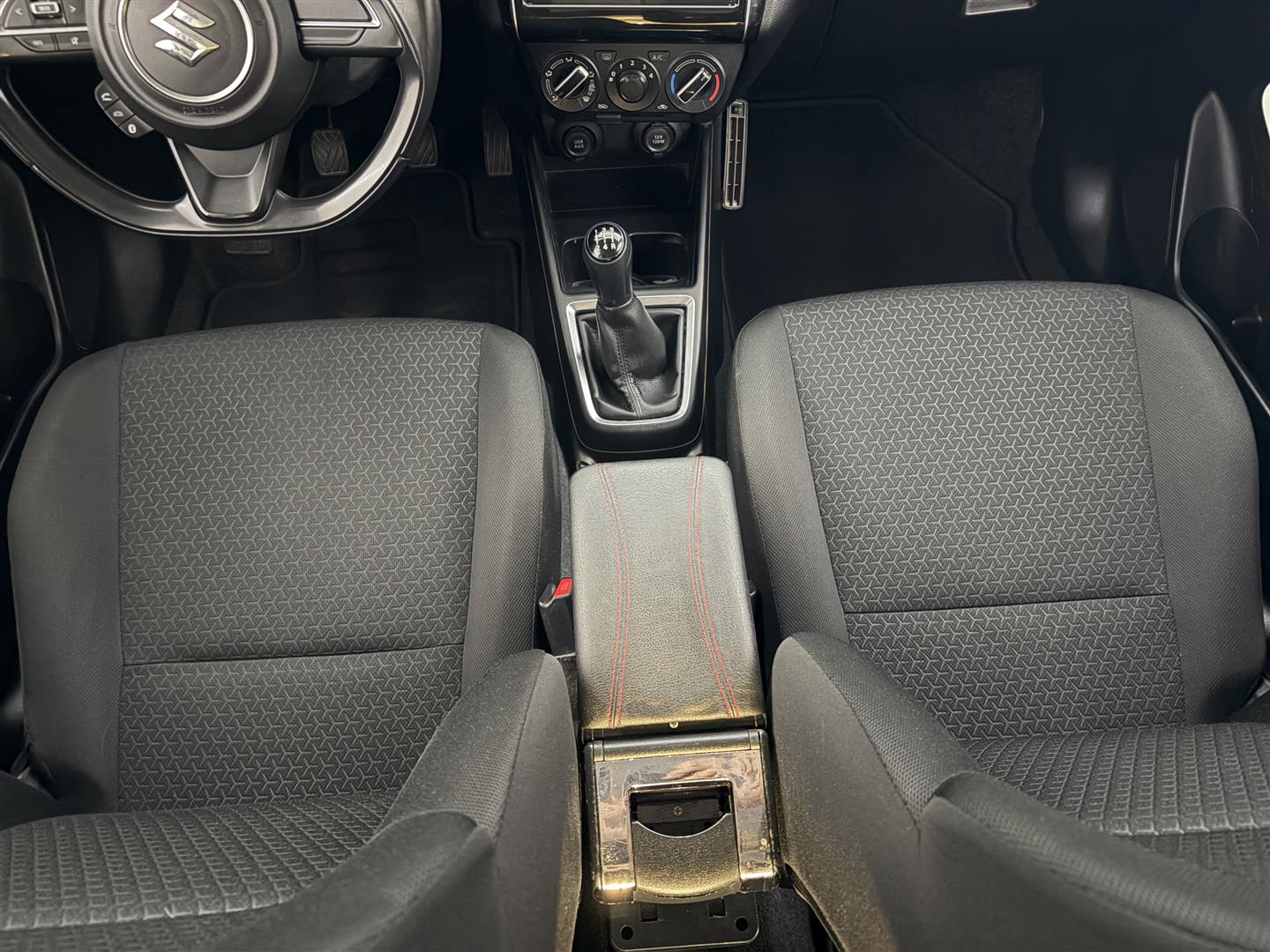 SUZUKI Swift 2017