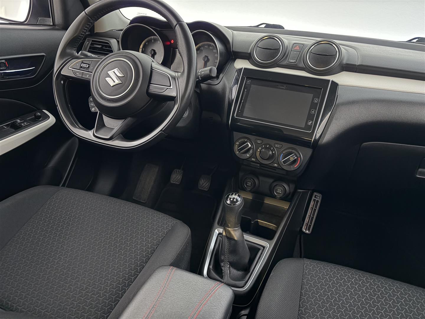 SUZUKI Swift 2017