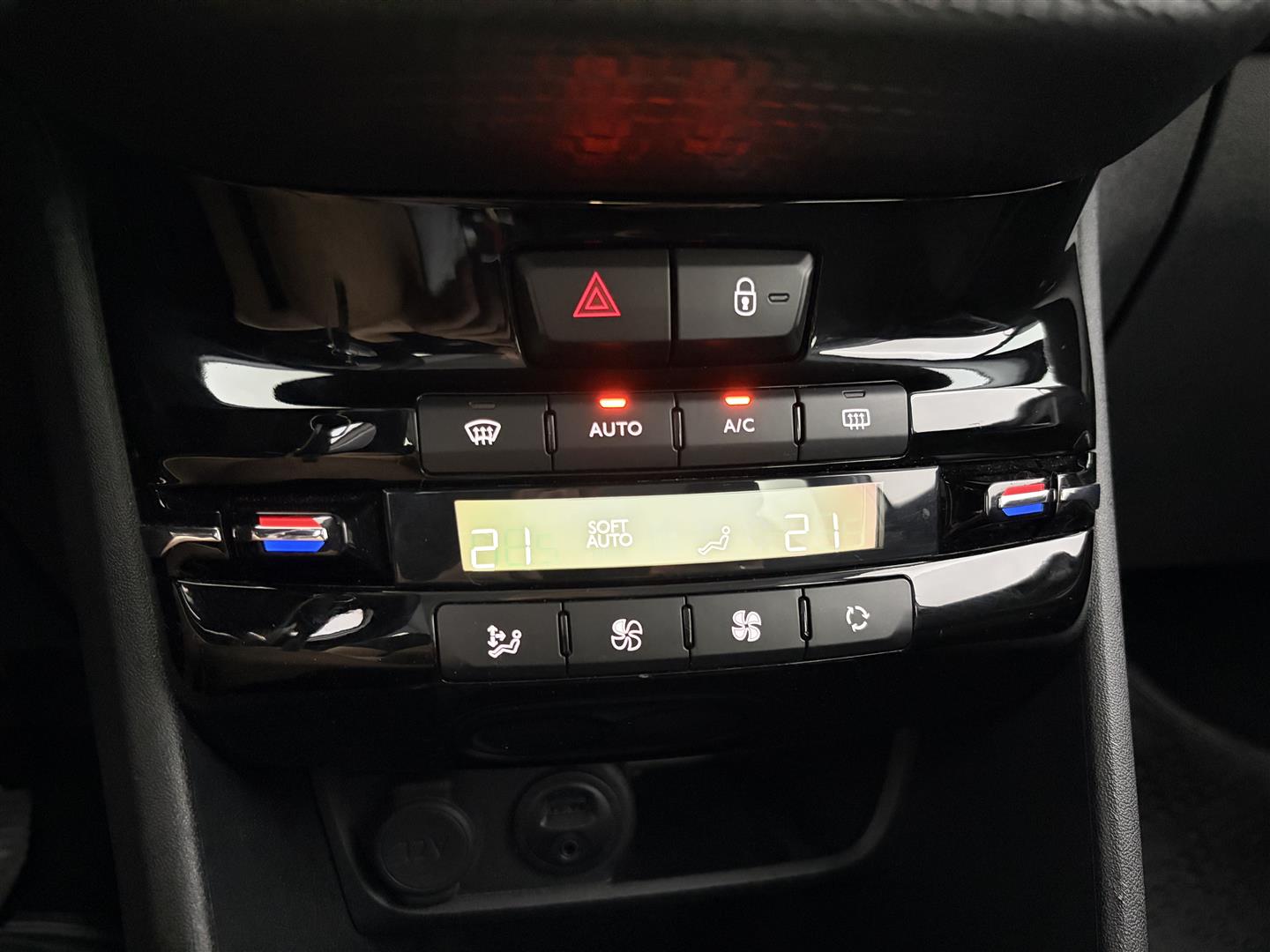 PEUGEOT 2008 2018