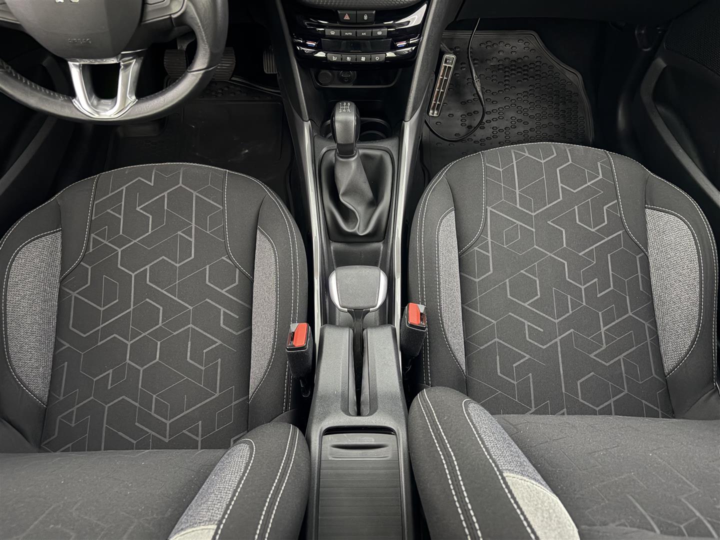 PEUGEOT 2008 2018