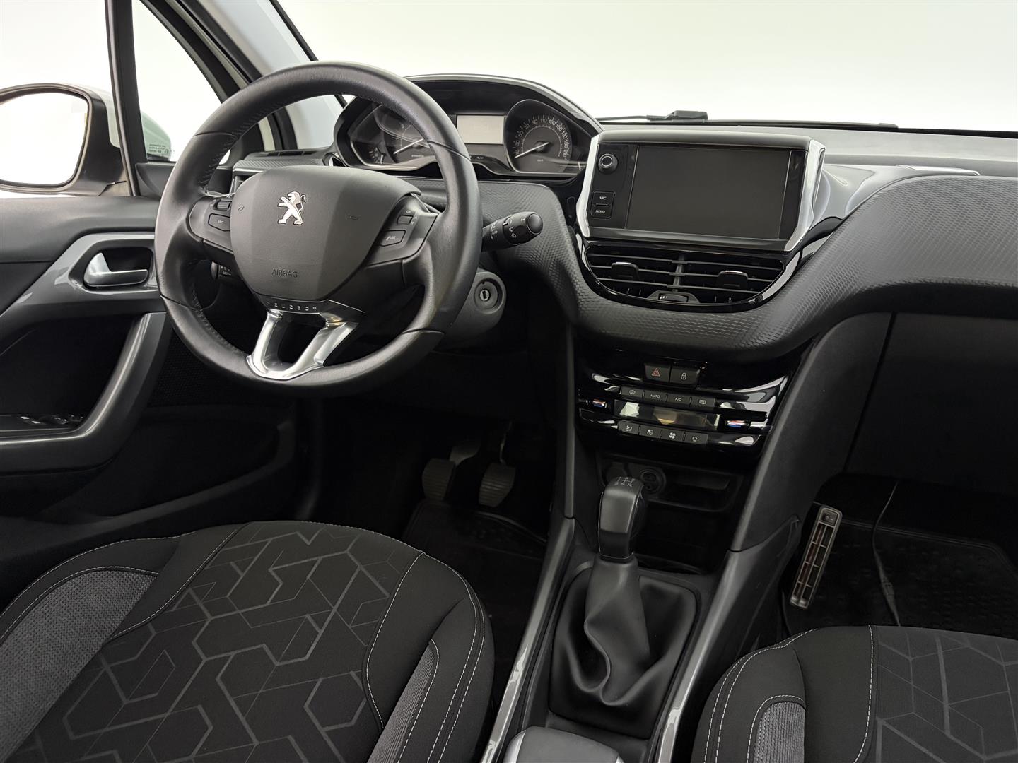PEUGEOT 2008 2018