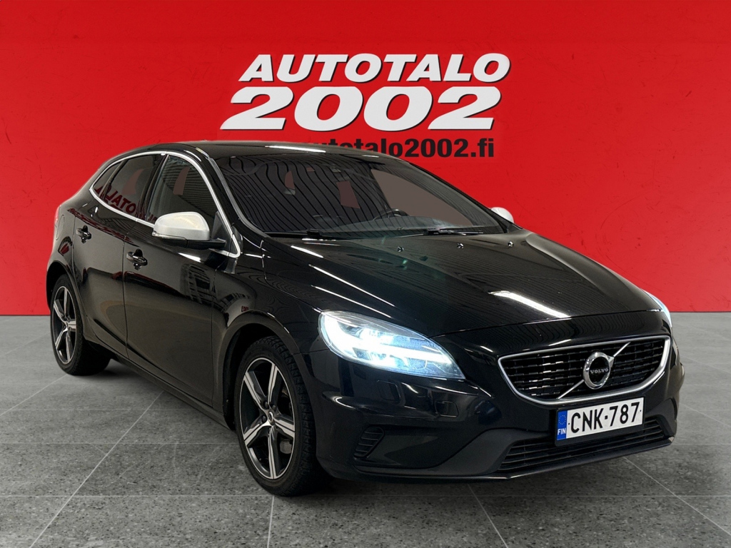 VOLVO V40 2016