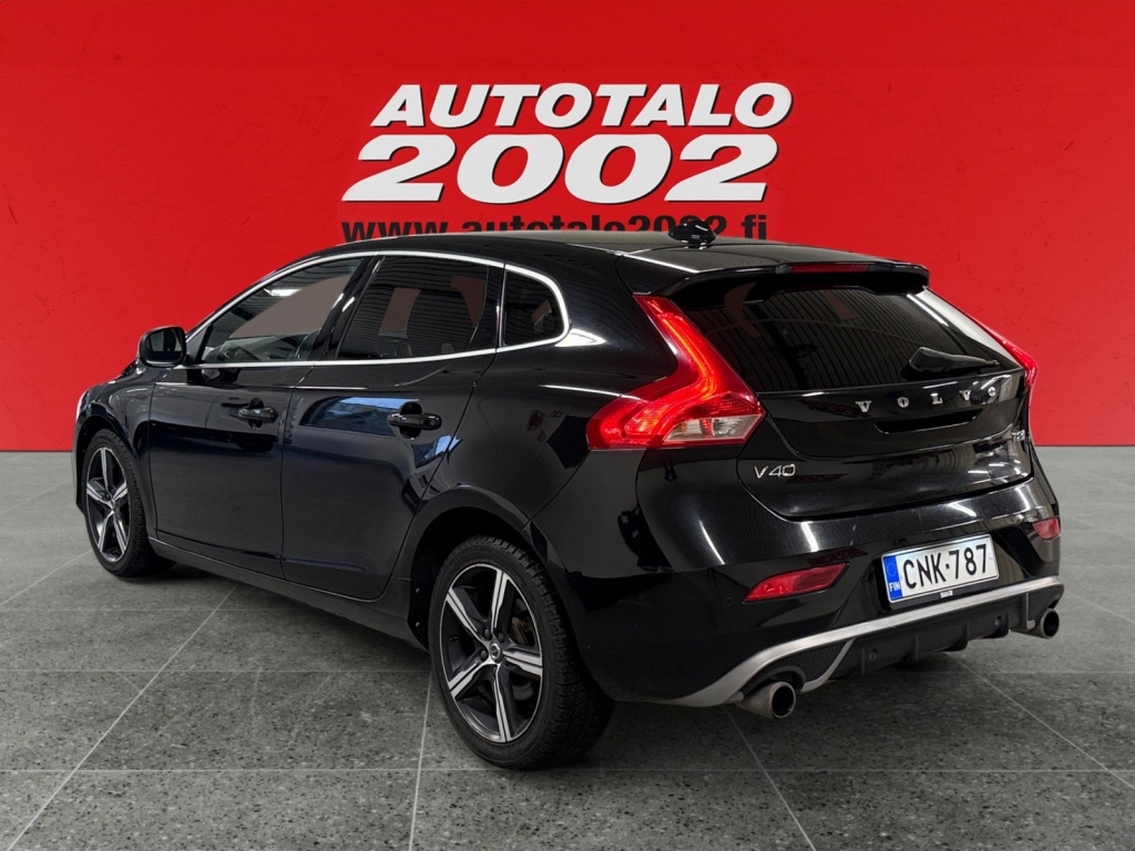 VOLVO V40 2016
