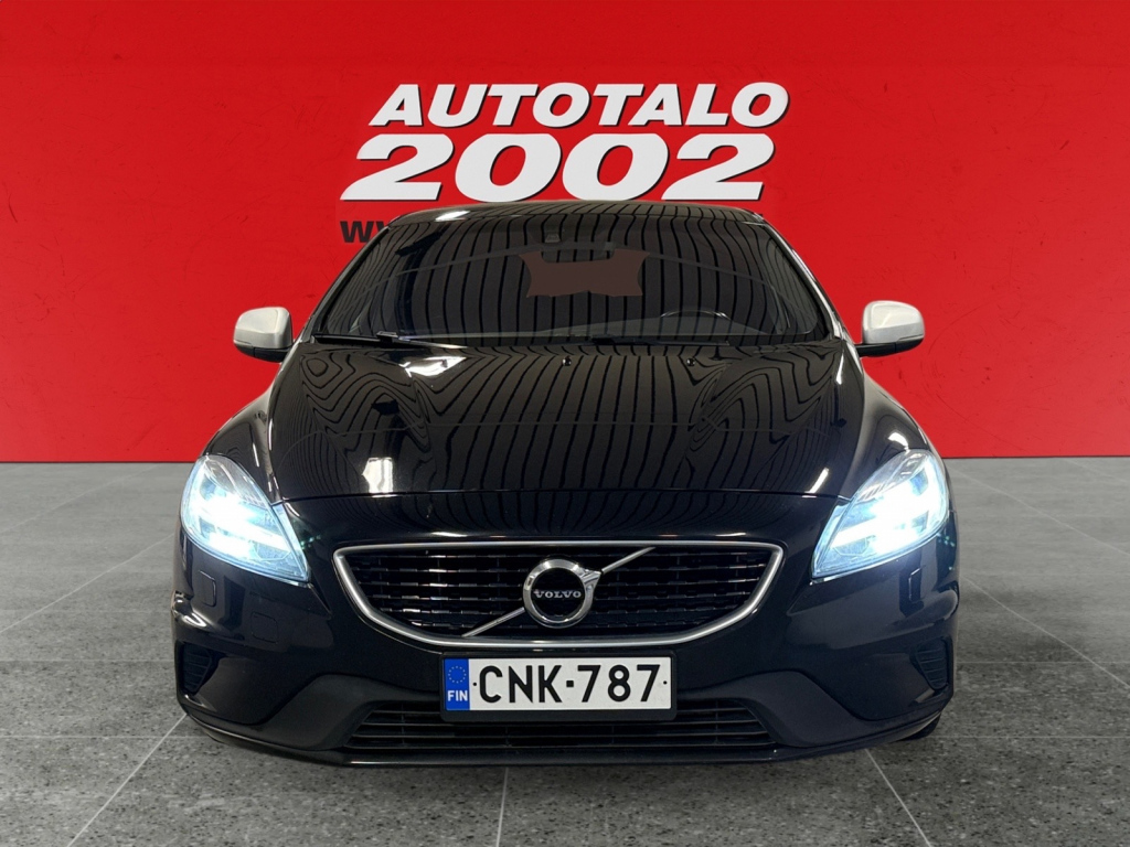 VOLVO V40 2016