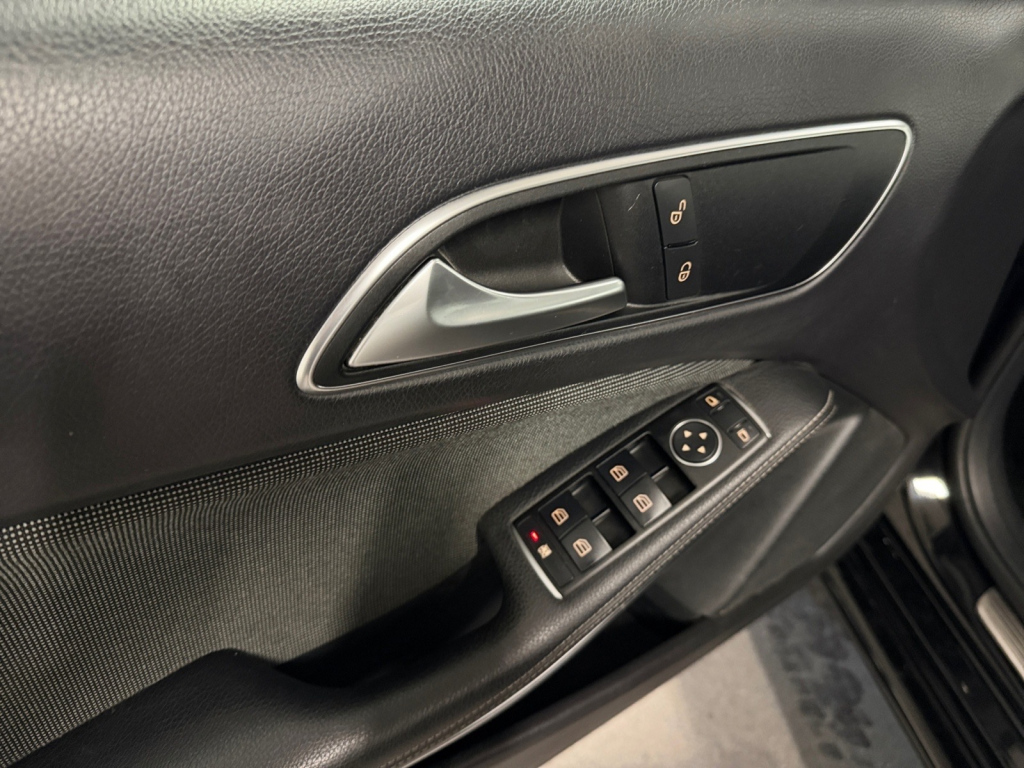 MERCEDES-BENZ A 2014