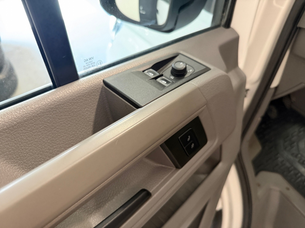 VOLKSWAGEN Crafter 11
