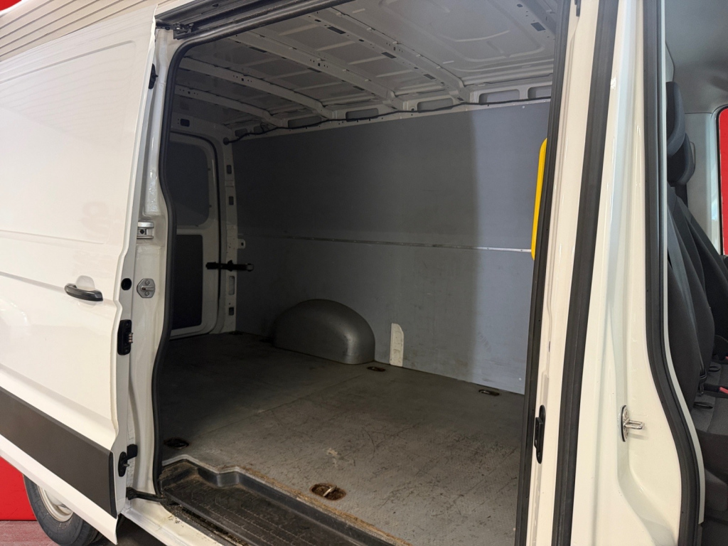 VOLKSWAGEN Crafter 18