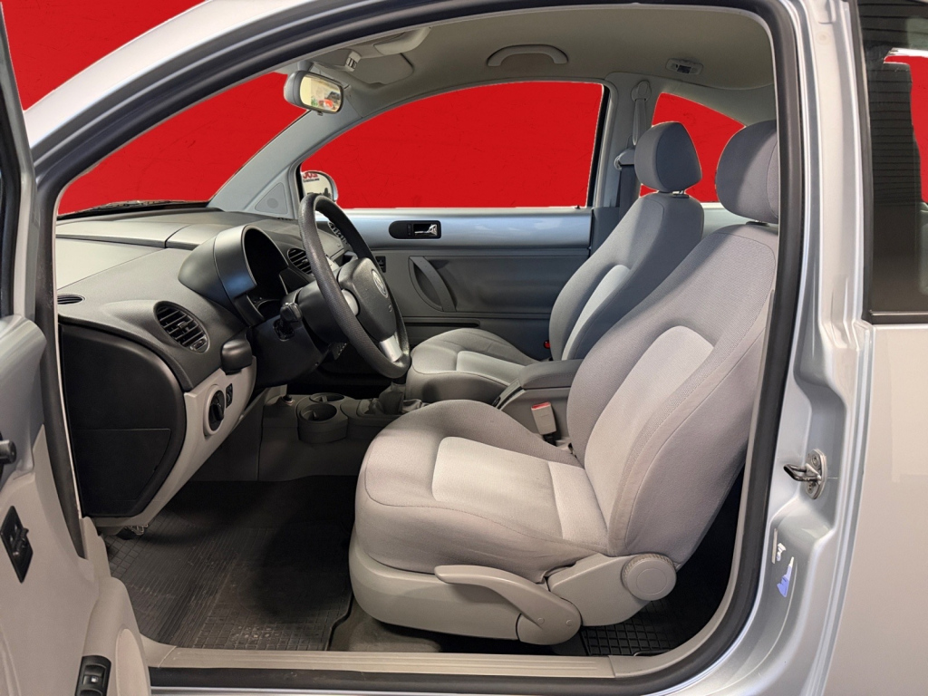 VOLKSWAGEN New Beetle 2005