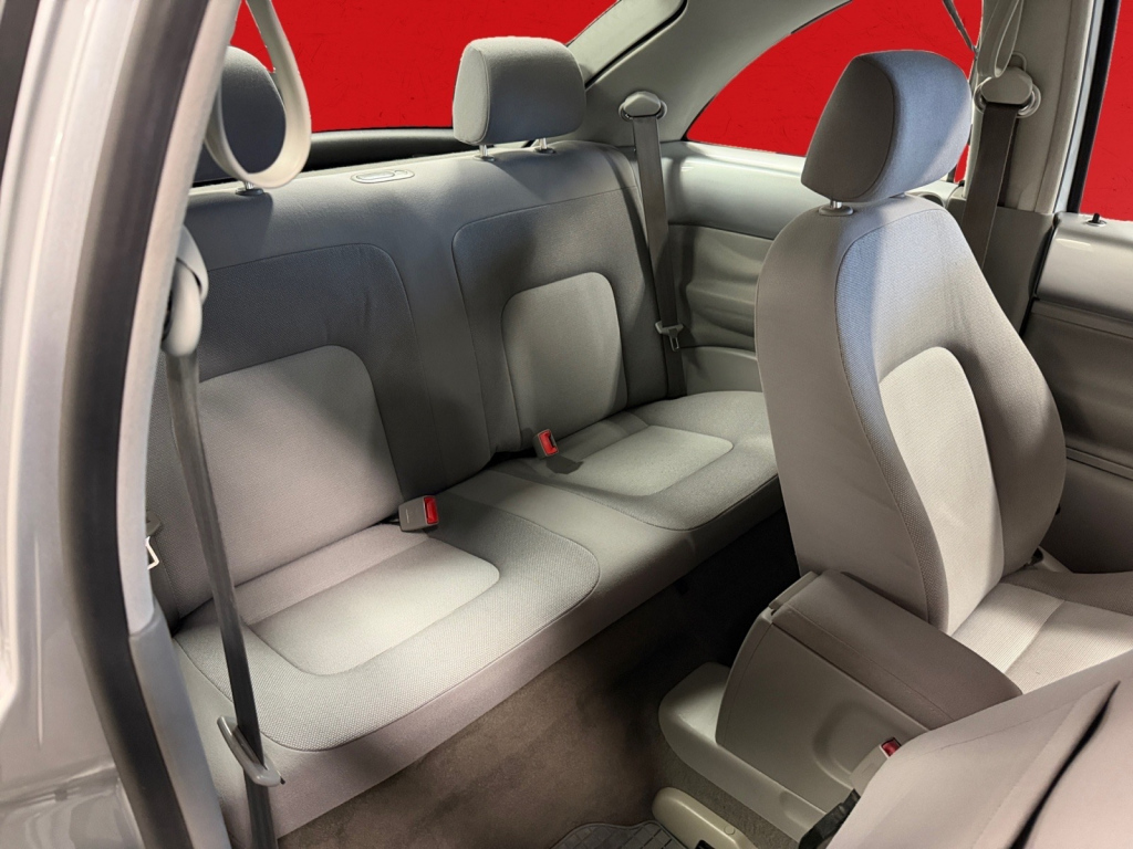 VOLKSWAGEN New Beetle 2005