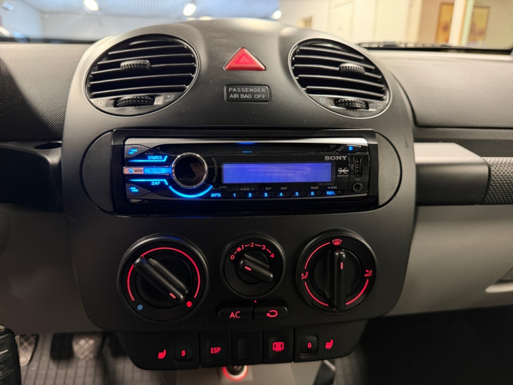 VOLKSWAGEN New Beetle 2005