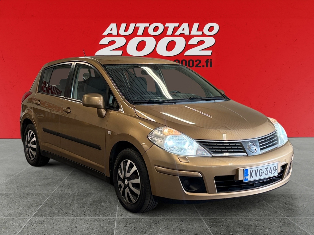 NISSAN Tiida 1