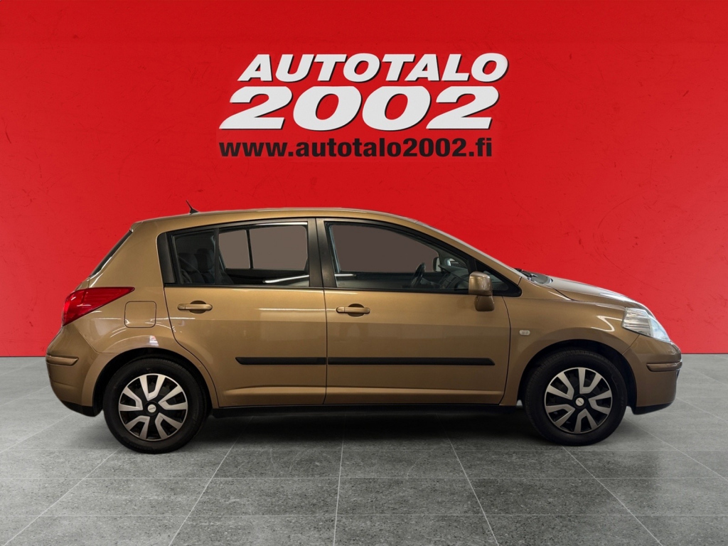 NISSAN Tiida 2