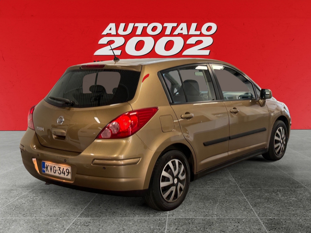 NISSAN Tiida 3
