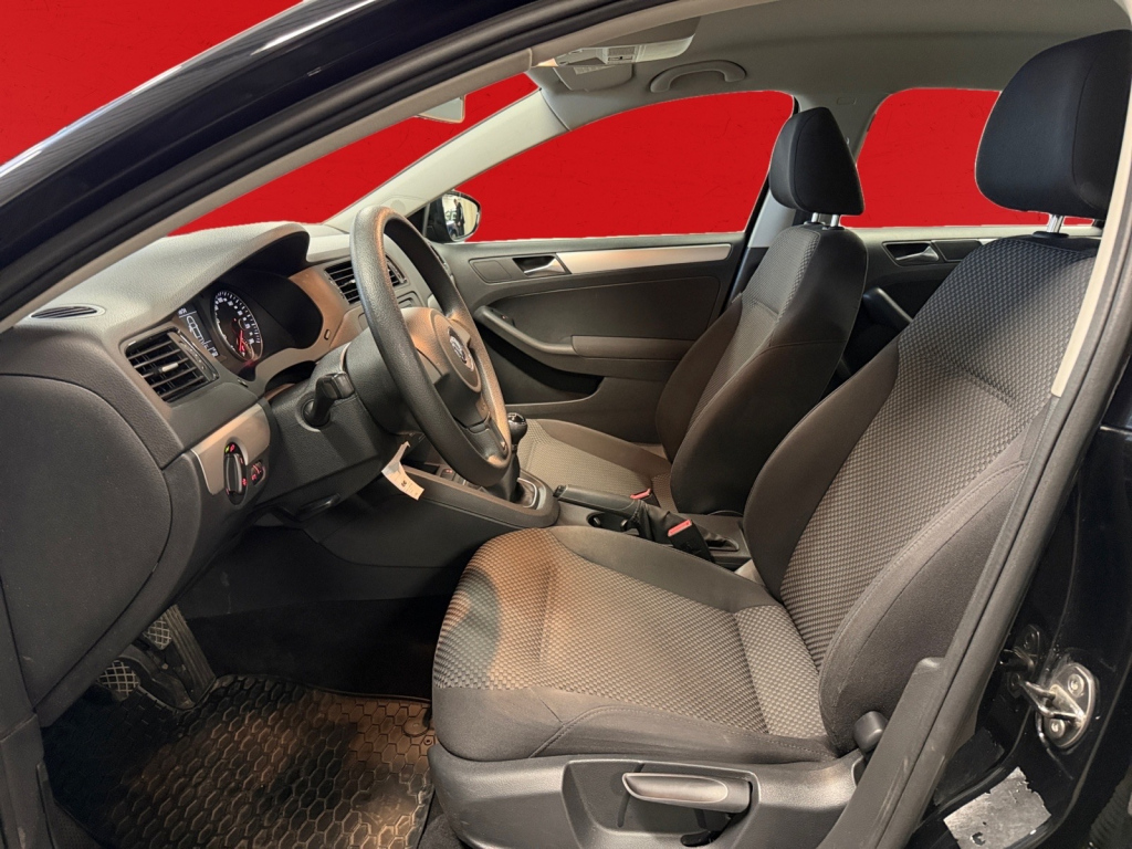 VOLKSWAGEN Jetta 2011