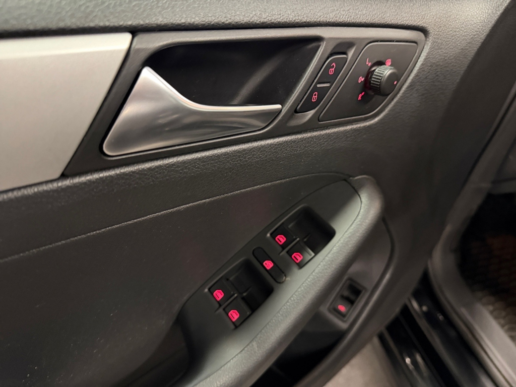 VOLKSWAGEN Jetta 2011