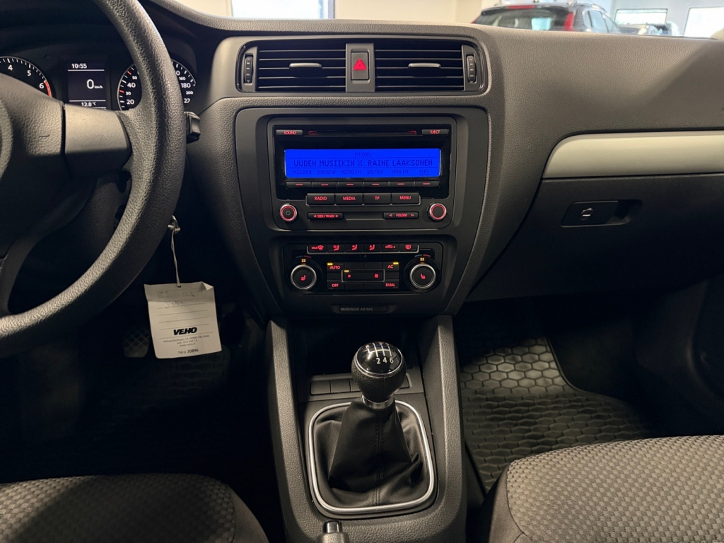 VOLKSWAGEN Jetta 2011