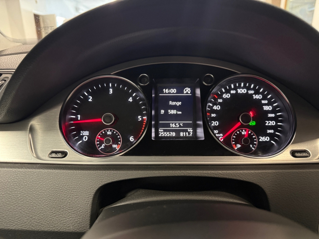 VOLKSWAGEN Passat 2013