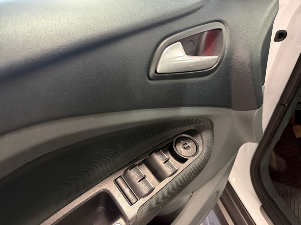 FORD C-Max 11