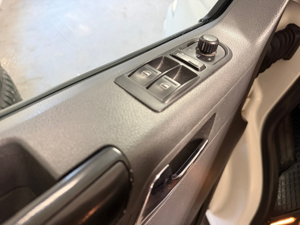 VOLKSWAGEN Caravelle 11