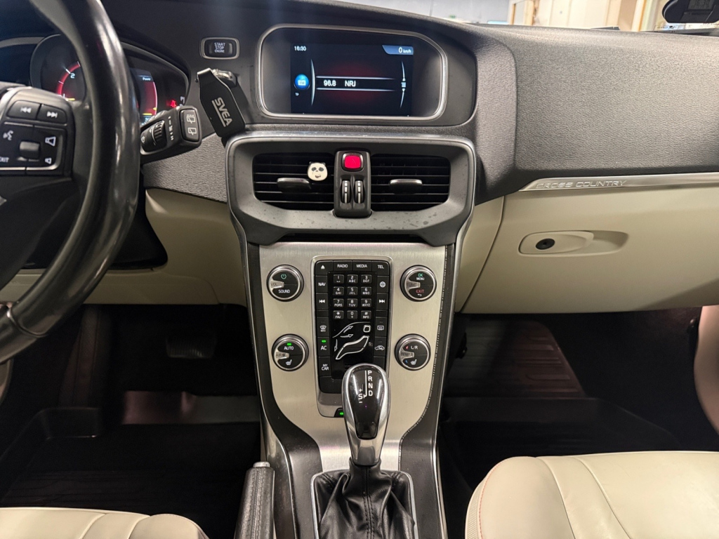 VOLVO V40 Cross Country 2015