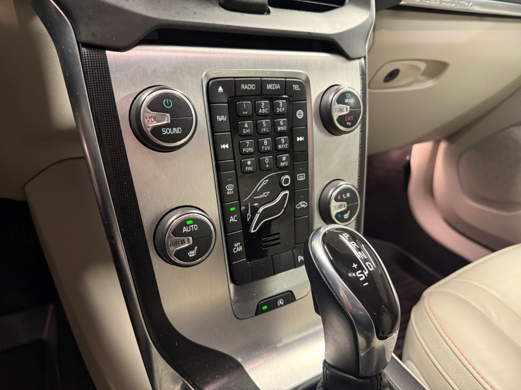 VOLVO V40 Cross Country 2015