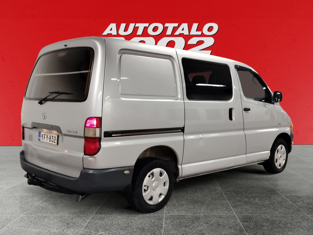 TOYOTA Hiace 2006