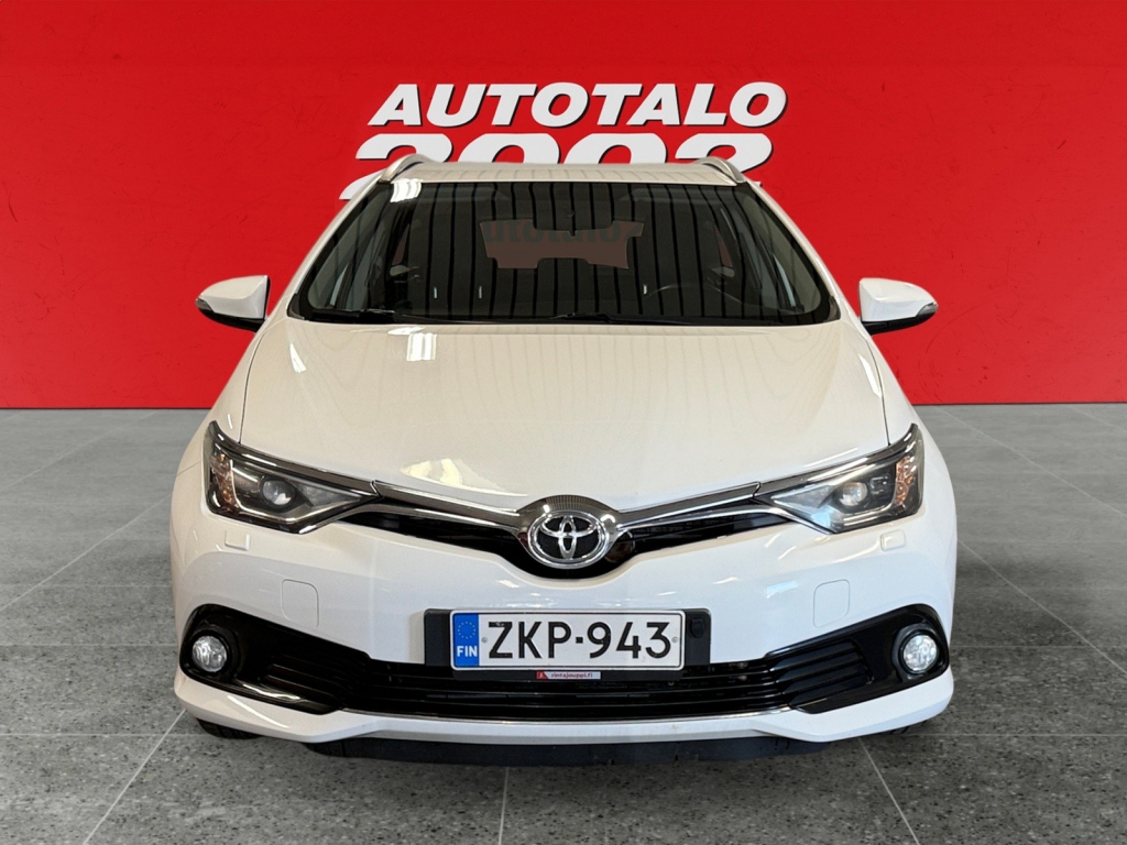 TOYOTA Auris 2016
