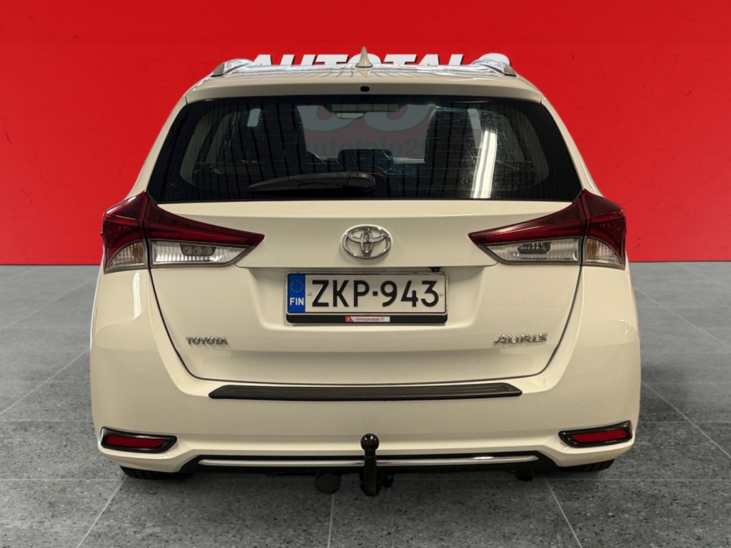 TOYOTA Auris 2016