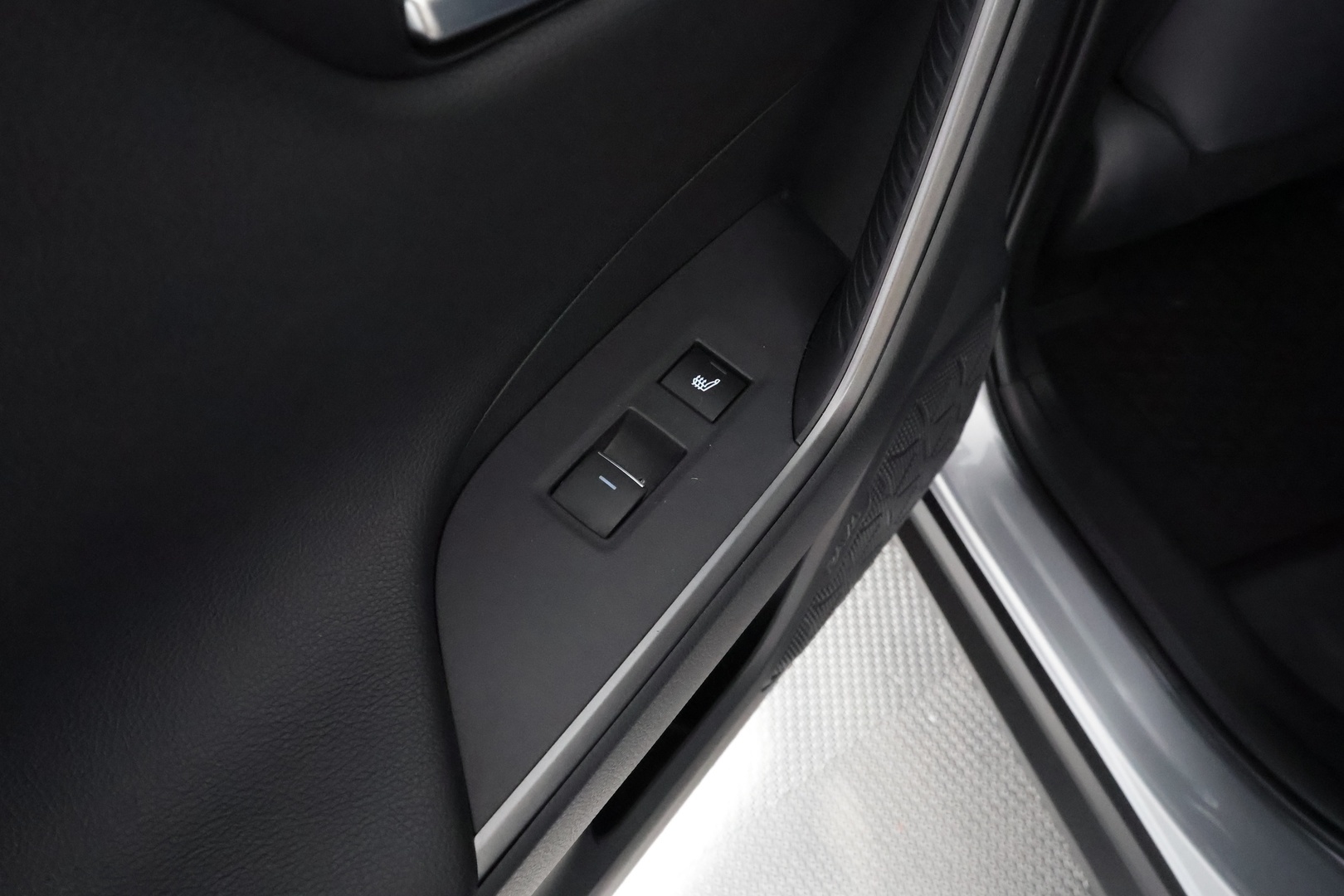 TOYOTA RAV4 Plug-in 2025