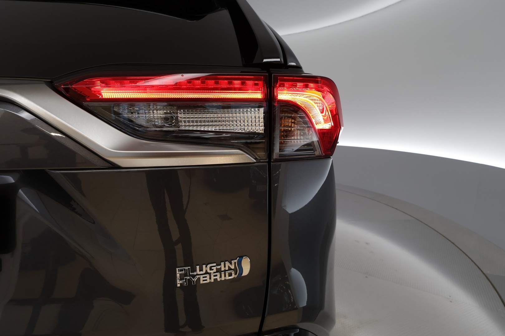 TOYOTA RAV4 PLUG-IN 2024