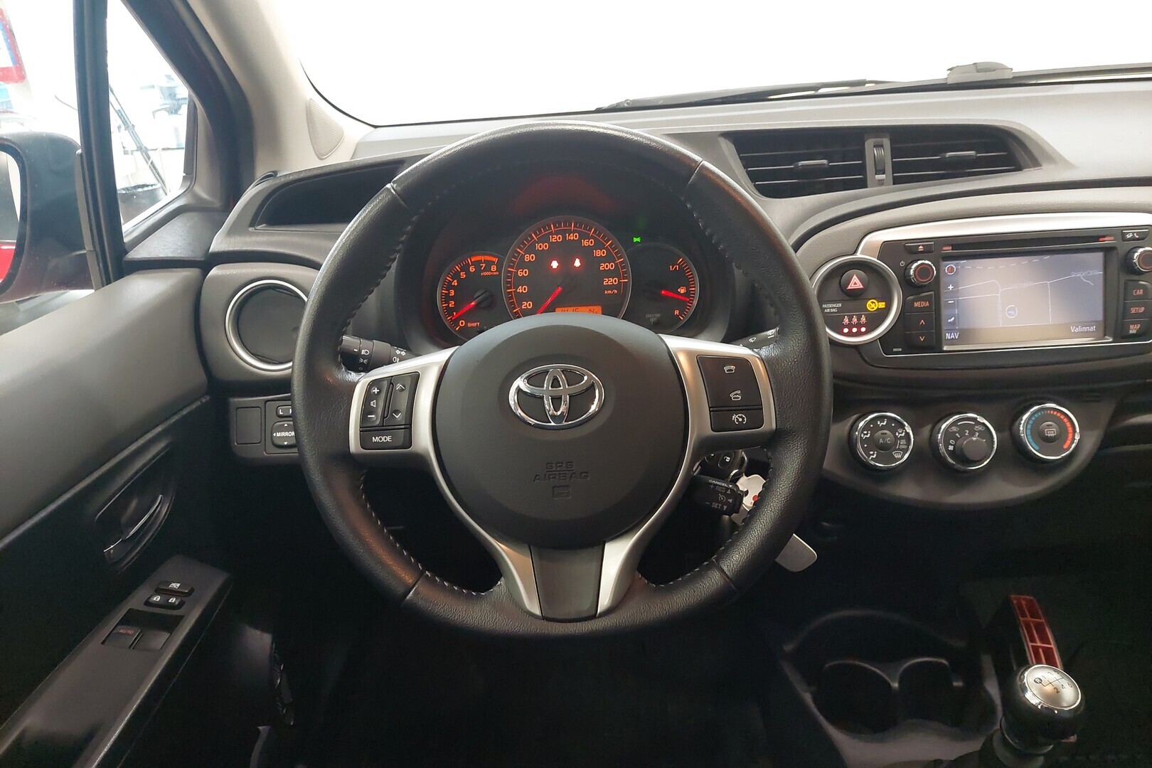 TOYOTA Yaris 2012