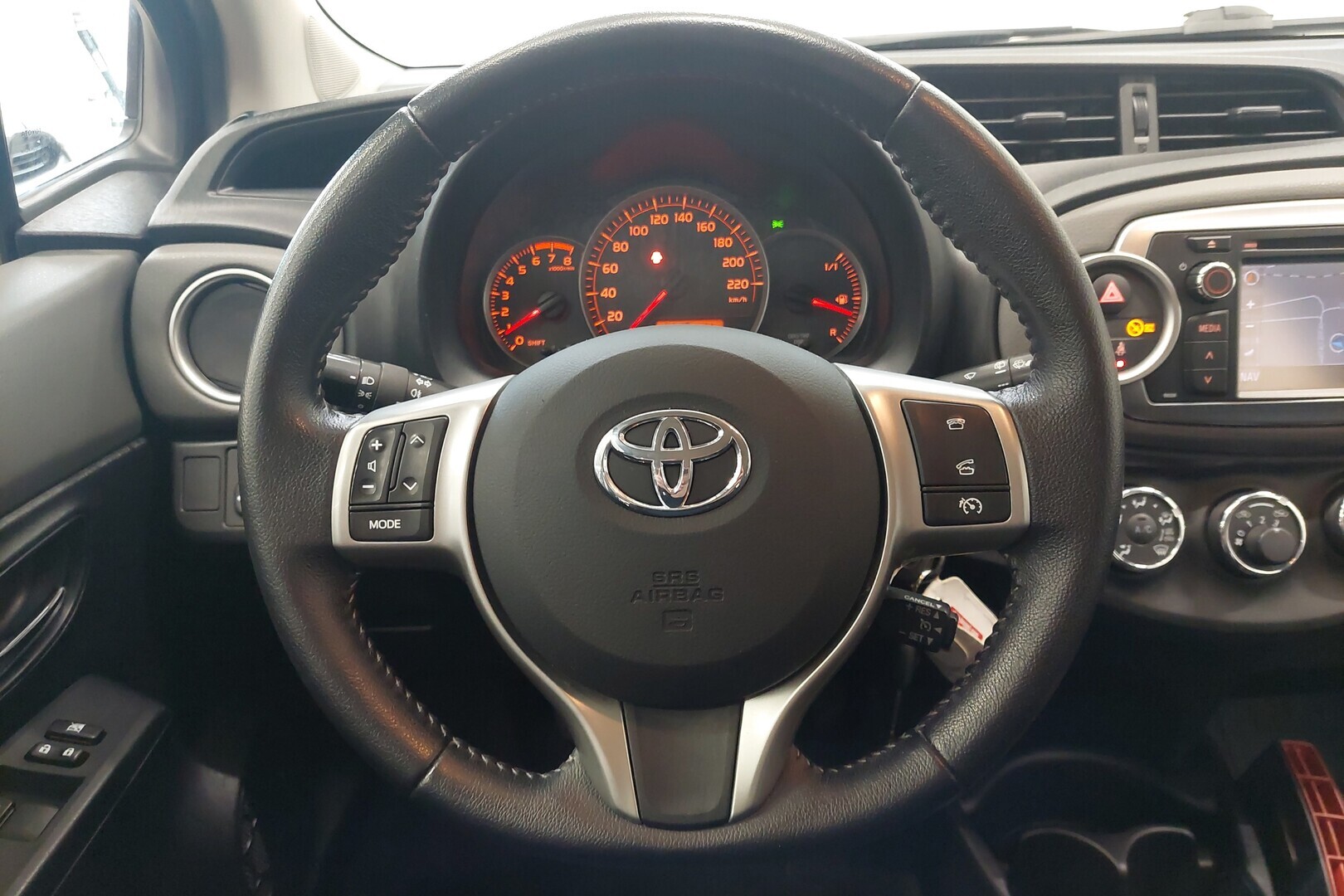TOYOTA Yaris 2012