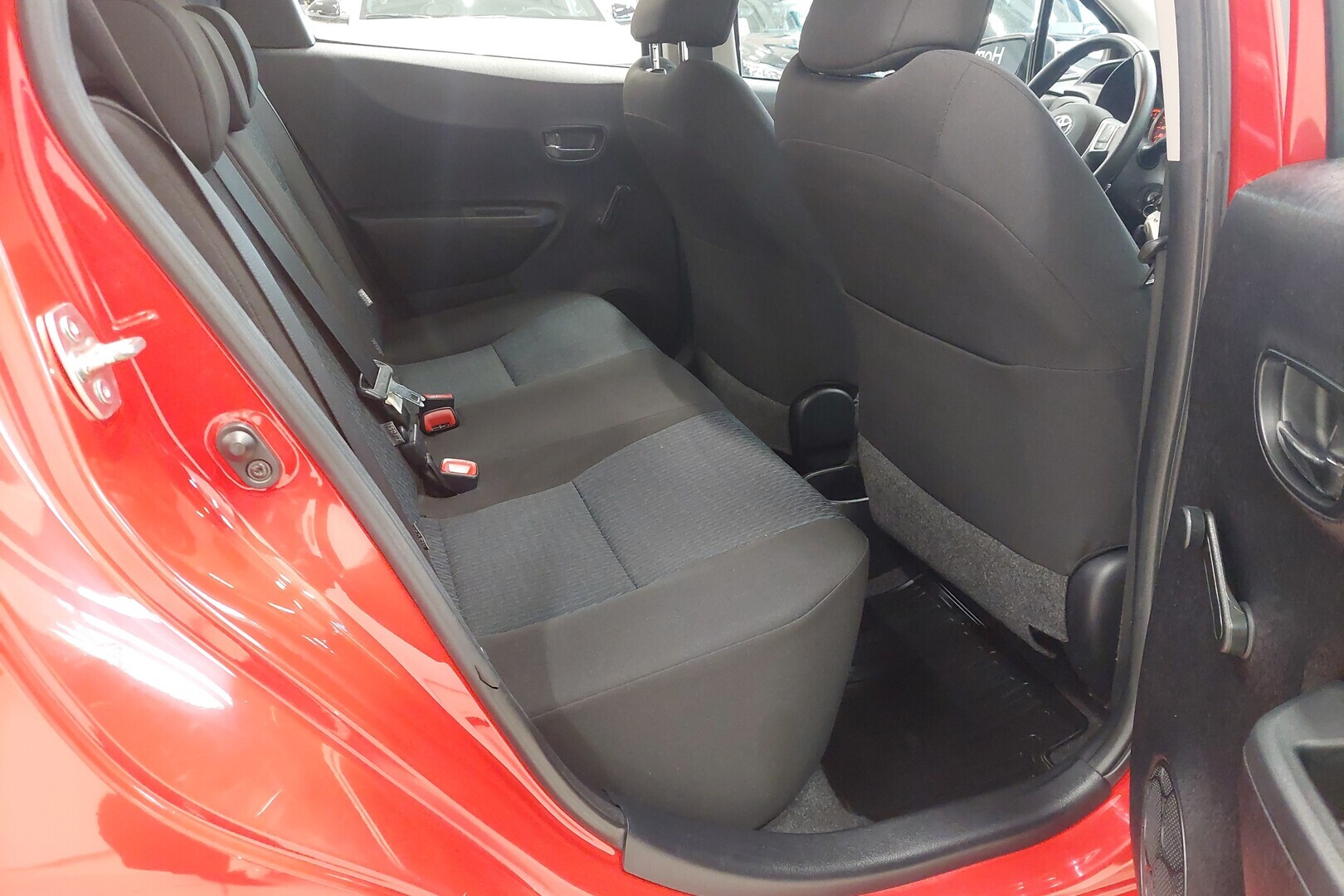 TOYOTA Yaris 2012