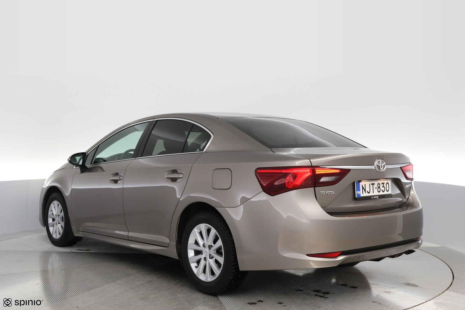 TOYOTA Avensis 2015