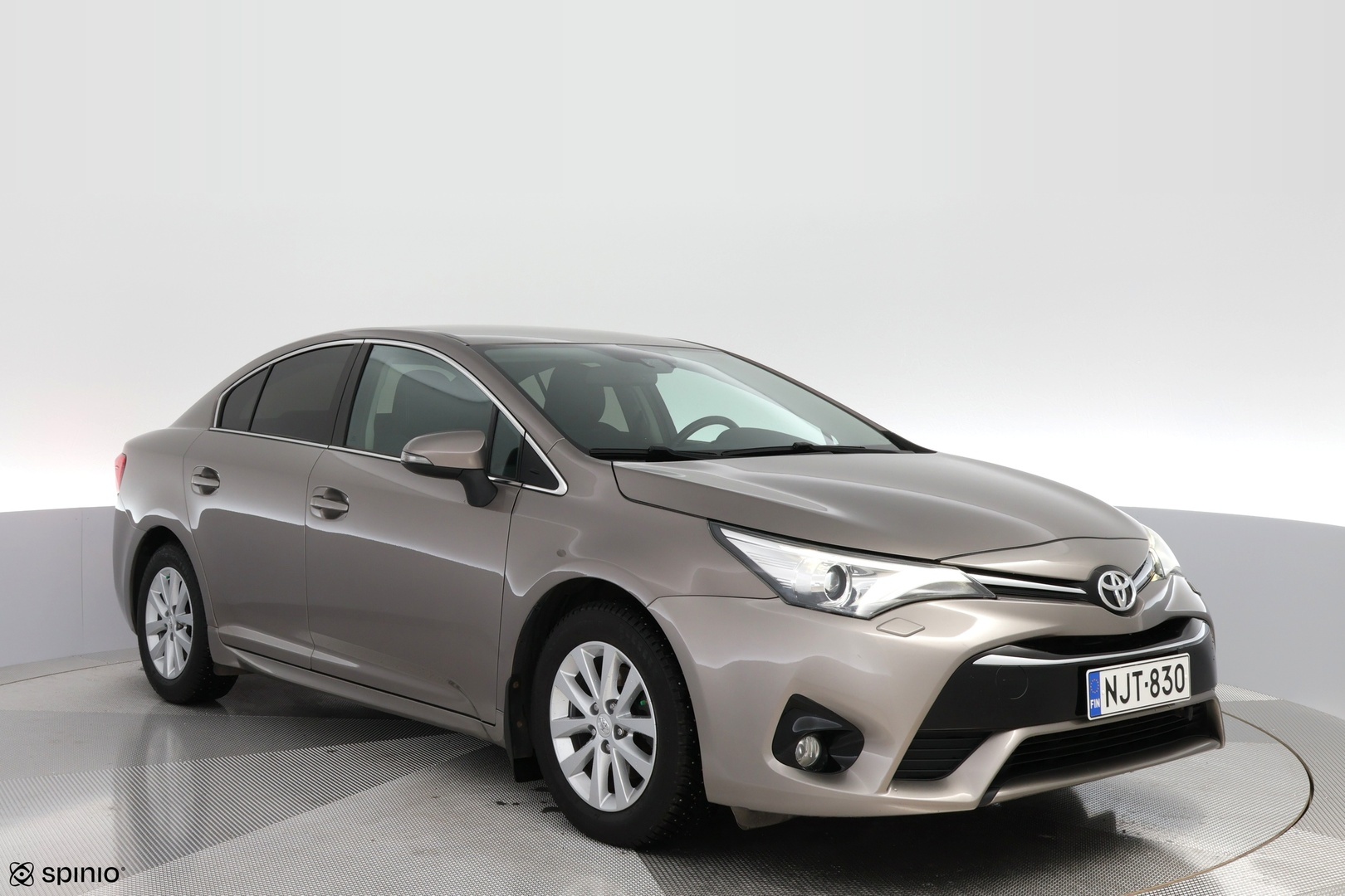 TOYOTA Avensis 2015