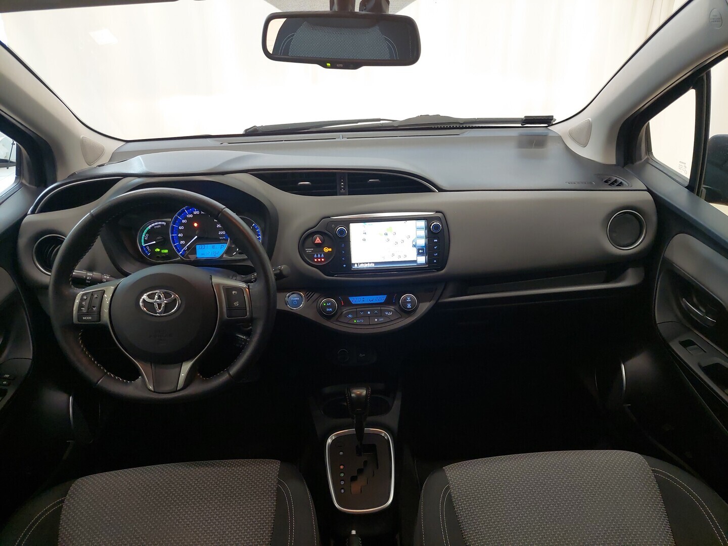 TOYOTA Yaris 2014
