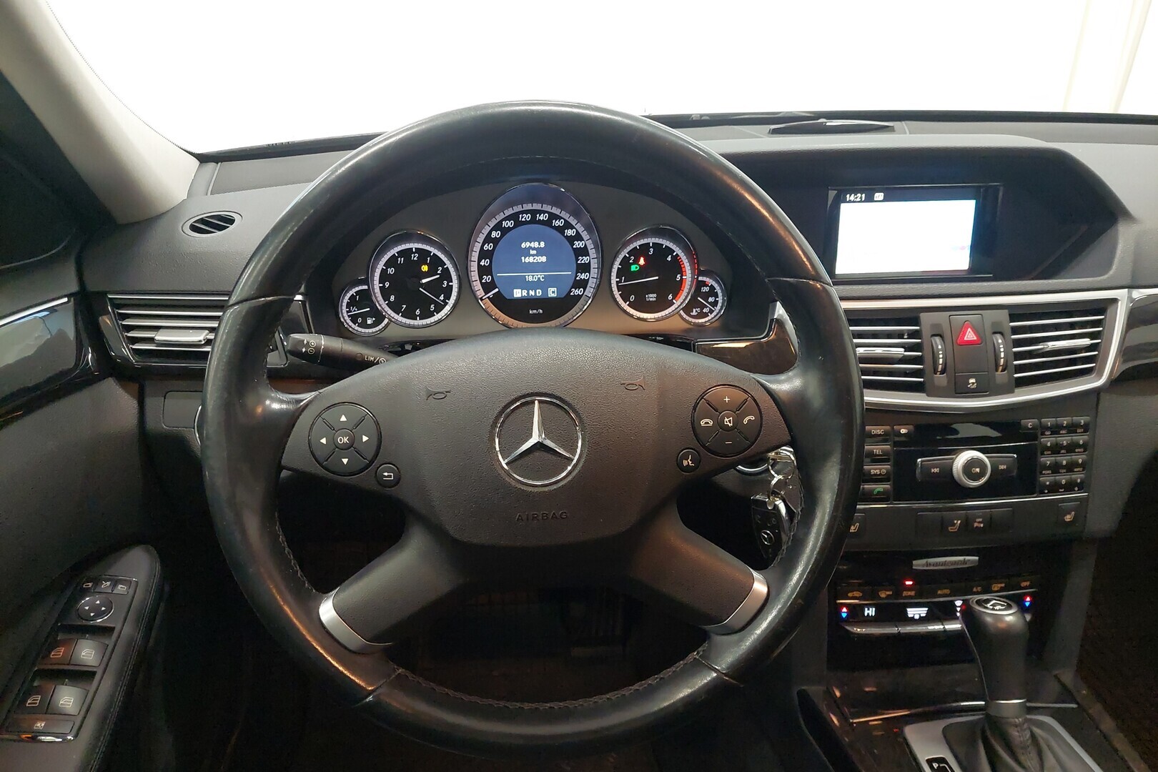 MERCEDES-BENZ E 2009