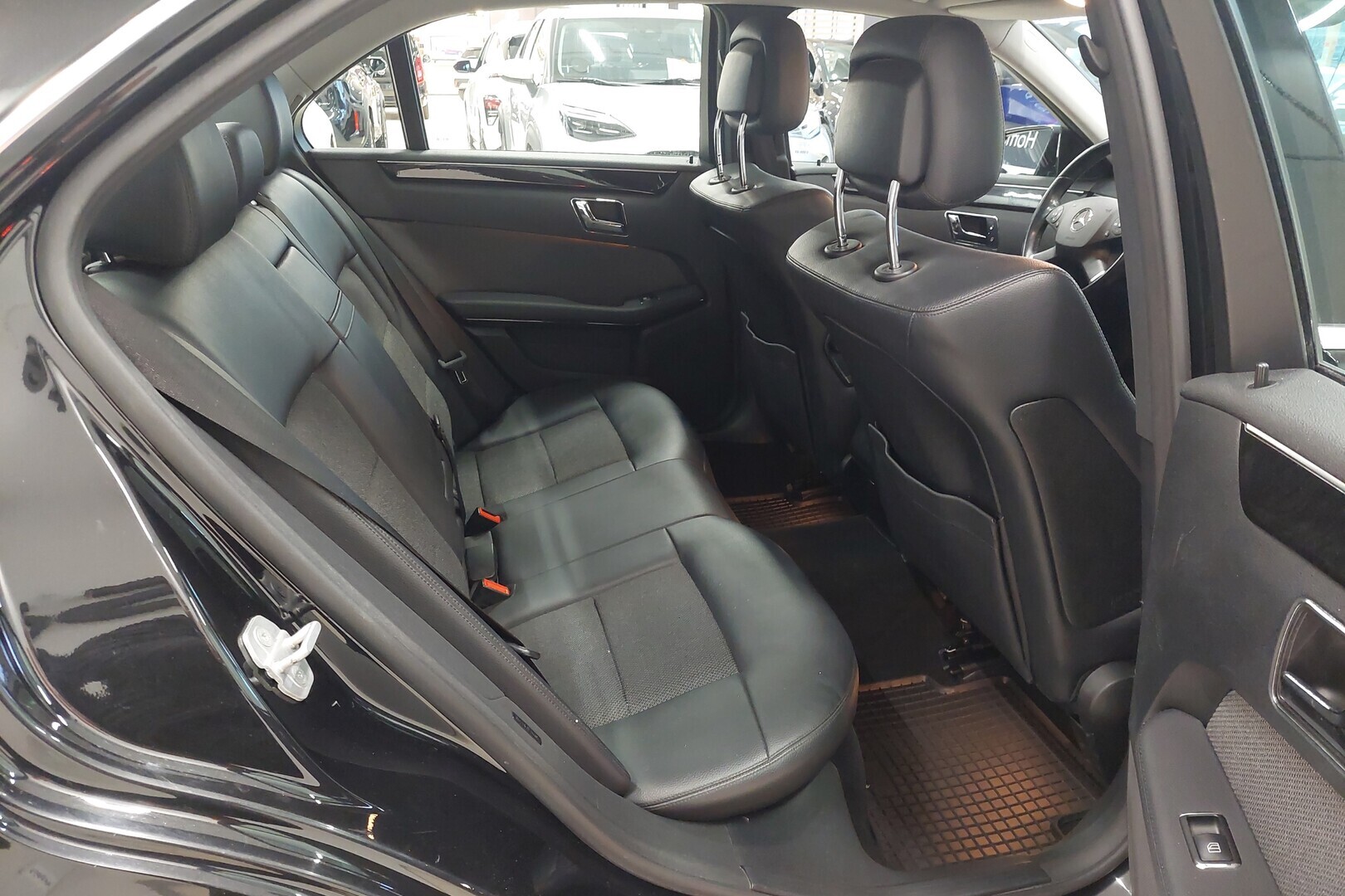 MERCEDES-BENZ E 2009