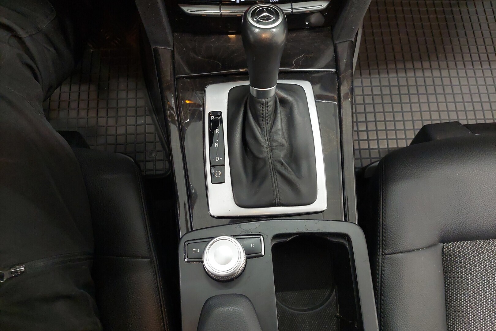 MERCEDES-BENZ E 2009