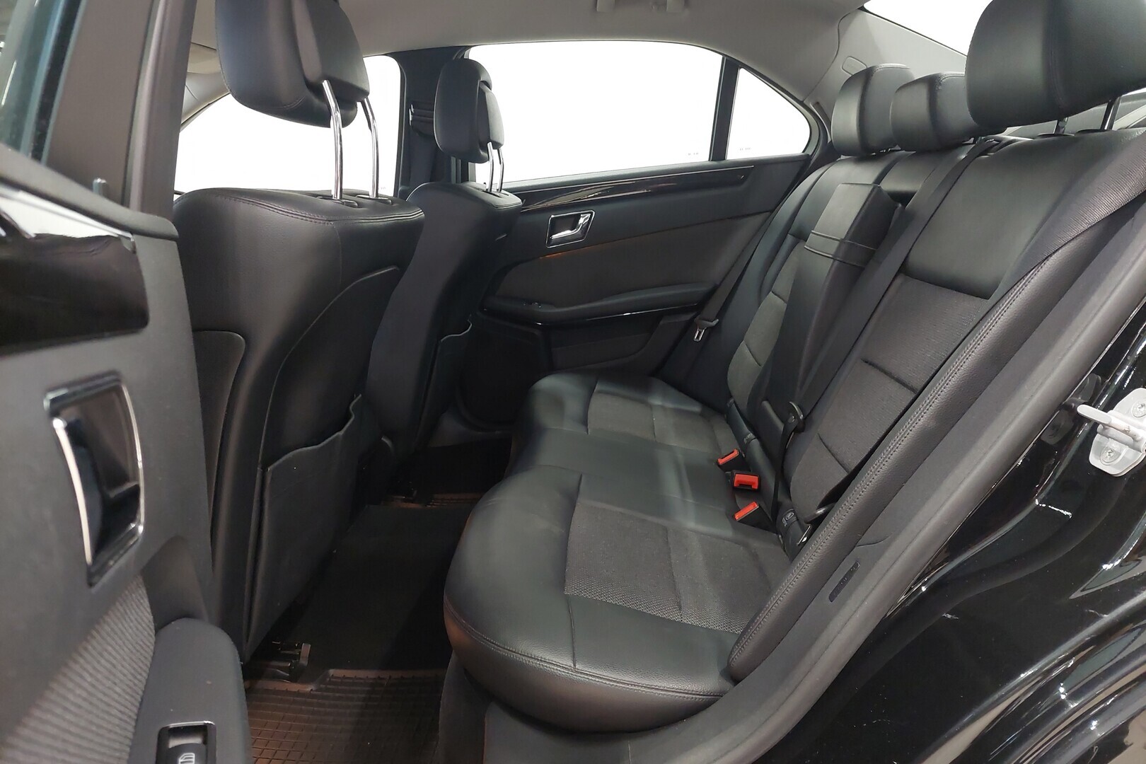 MERCEDES-BENZ E 2009