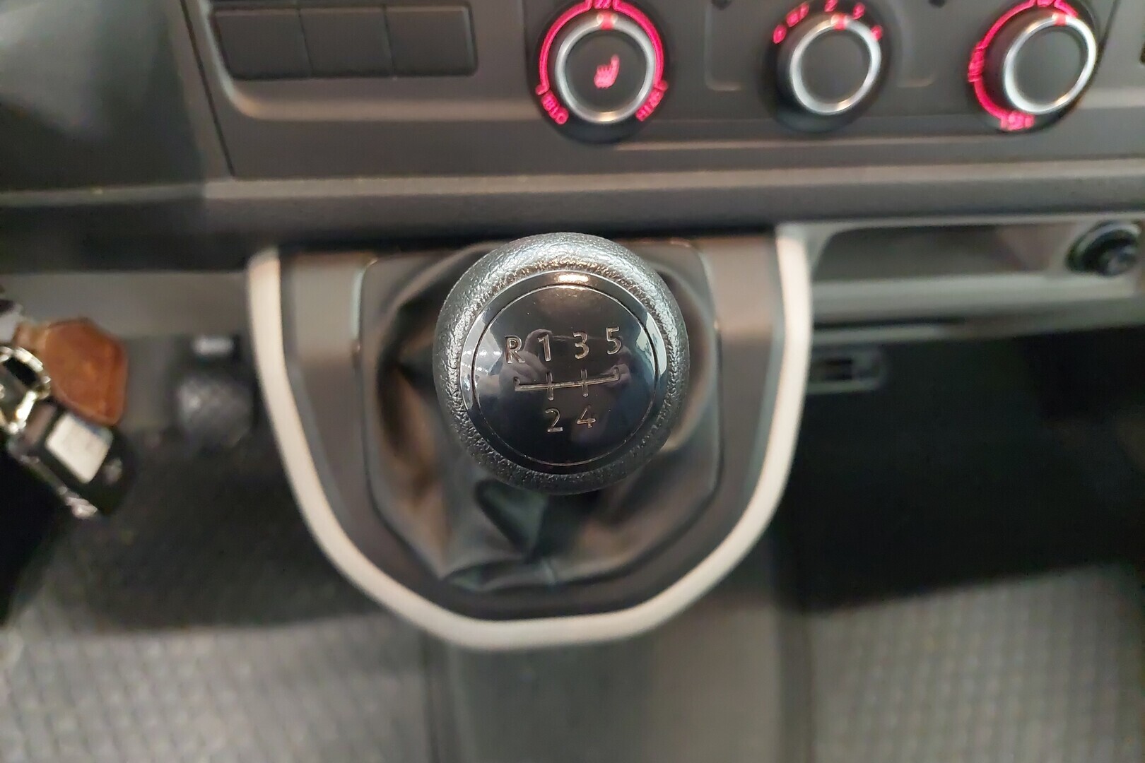 VOLKSWAGEN Transporter 2017