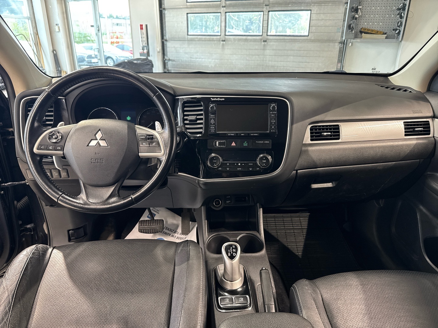 MITSUBISHI Outlander PHEV 2015