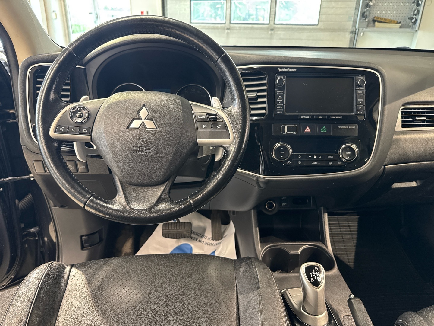 MITSUBISHI Outlander PHEV 2015