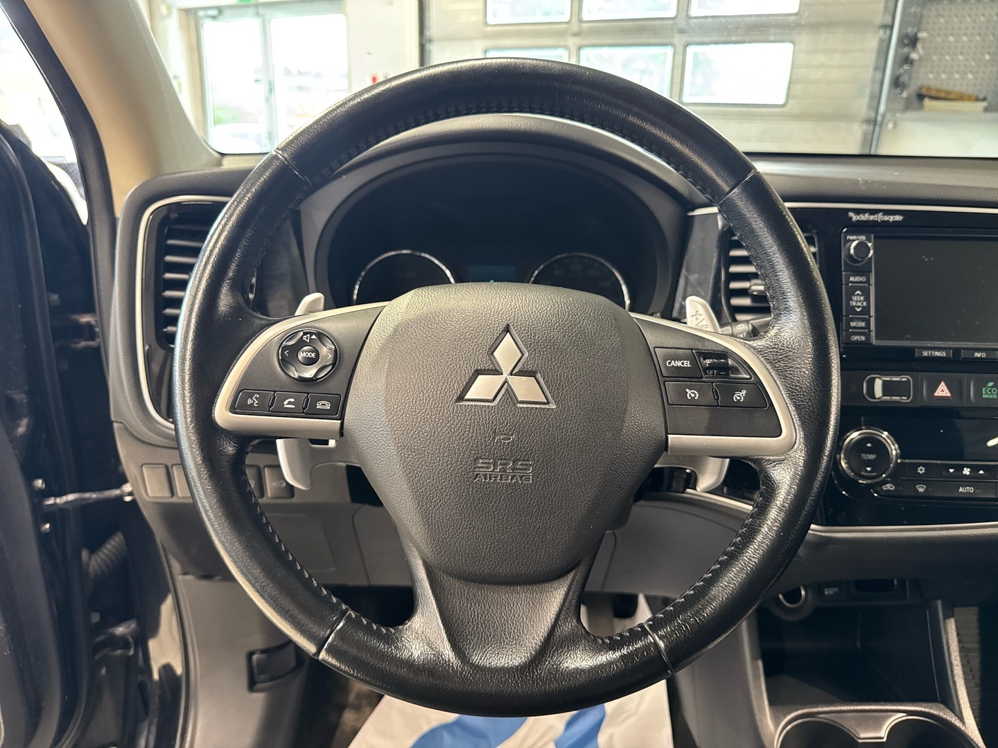 MITSUBISHI Outlander PHEV 2015