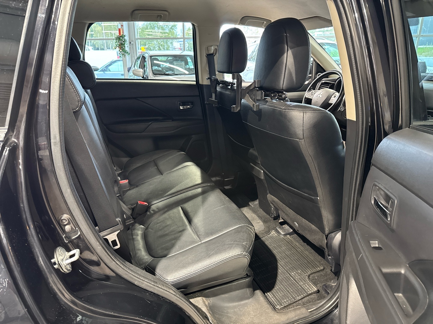 MITSUBISHI Outlander PHEV 2015