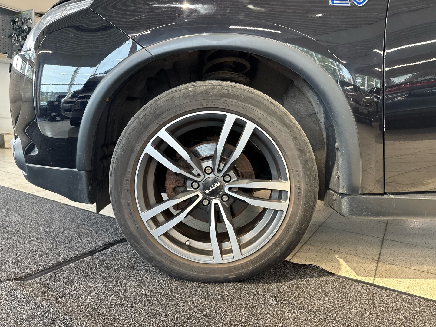 MITSUBISHI Outlander PHEV 2015